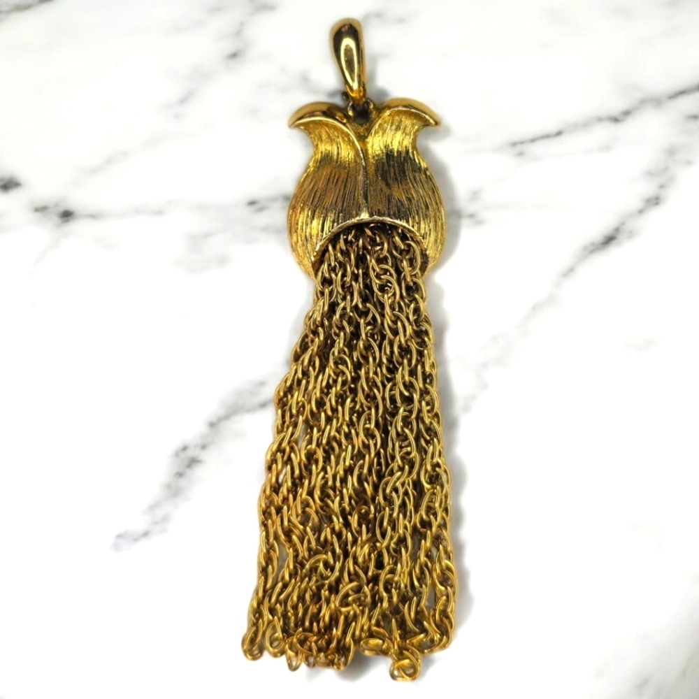 VTG ⭐️ Tulip with Tassles Pendant